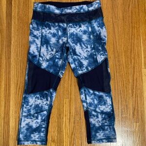 Lululemon Womens Size 4 Capris Blue and White